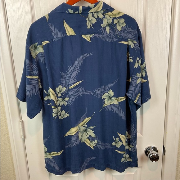 Pre-Owned Tommy Bahama Floral Blue Short Sleeve Silk Button Up Shirt, Size L - Picture 2 of 6
